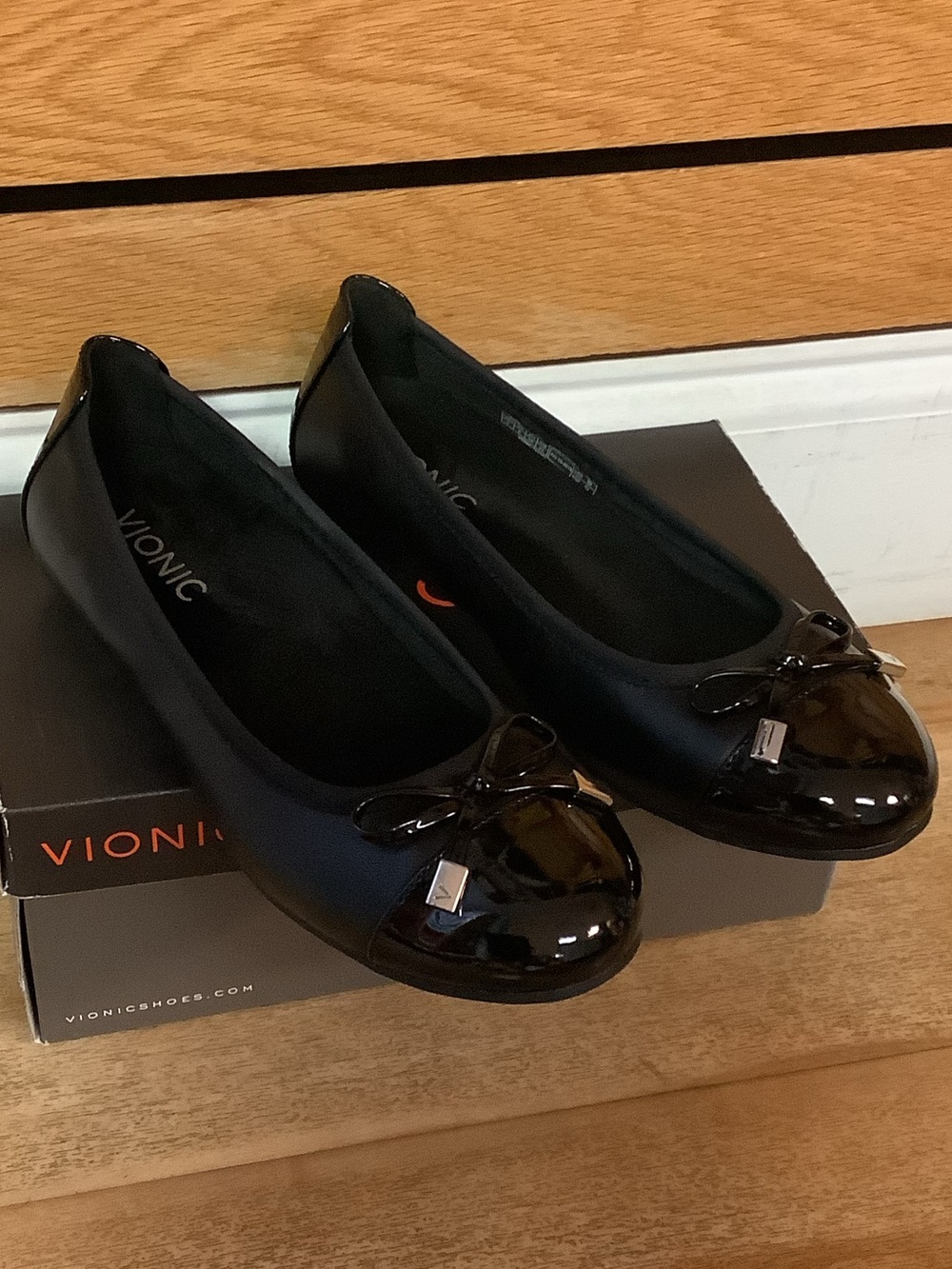Vionic Women's Spark Minna Black